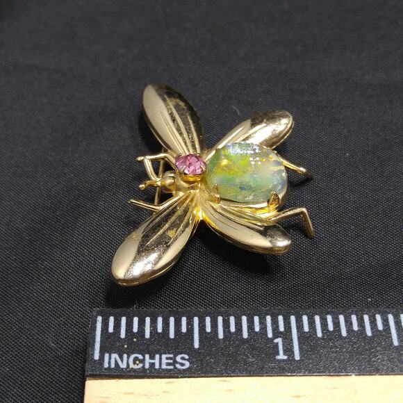 Vintage Lucite Insect Brooch, Gold Flakes, Pink Rhinestone, 1950s - Picture 8 of 10